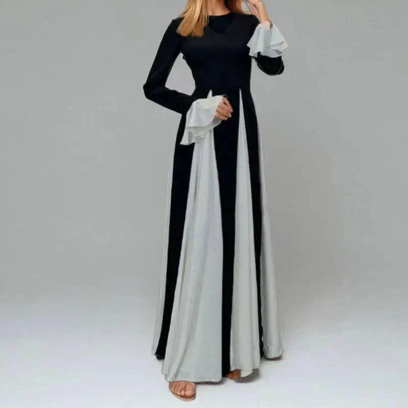 Vestido de férias bicolor preto e branco com alças finas e saia fluida elegante