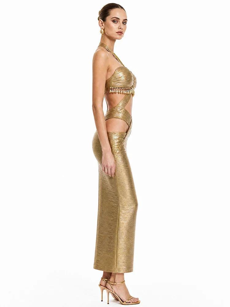 Vestido dourado metalizado de tecido brilhante, justo e comprido, com top franzido, recortes laterais e saia estreita