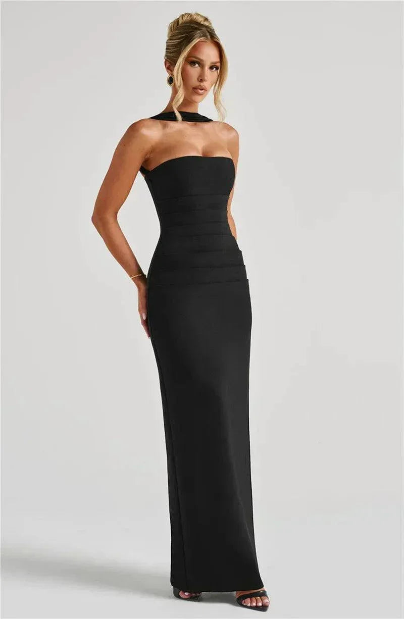 Vestido longo preto cai-cai ajustado com echarpe de chiffon elegante