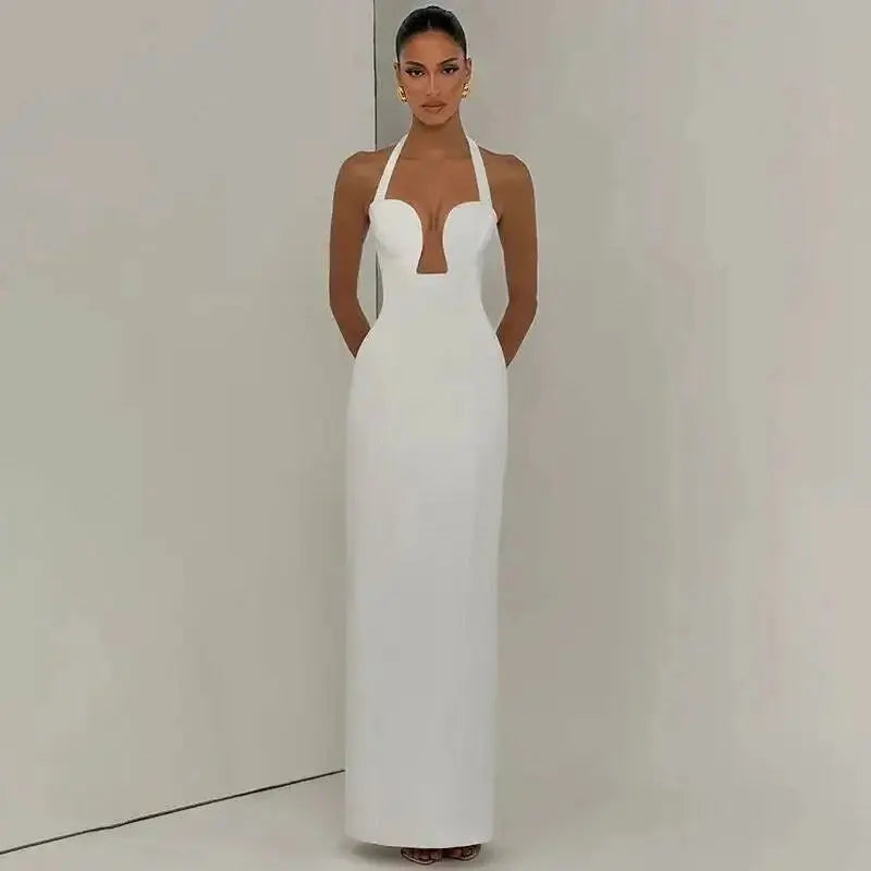 Vestido Longo Halter Justo com Decote Profundo e Recortes Elegant