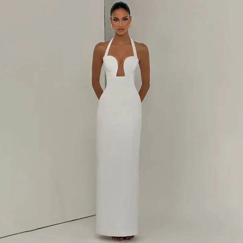 Vestido Longo Halter Justo com Decote Profundo e Recortes Elegant