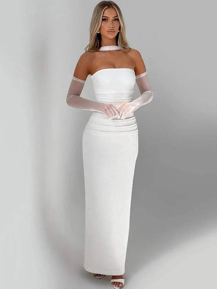 Vestido longo preto ajustado com drapeado e echarpe de chiffon elegante