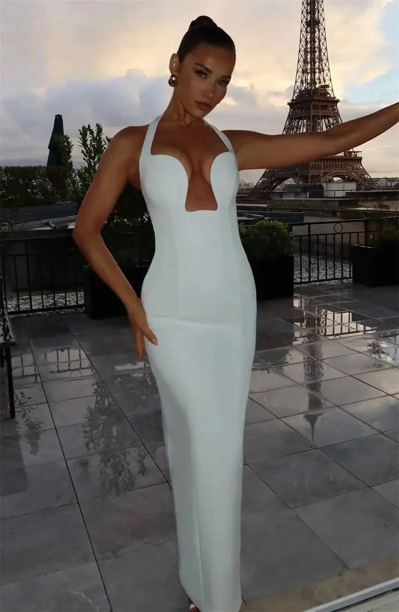 Vestido Longo Halter Justo com Decote Profundo e Recortes Elegant