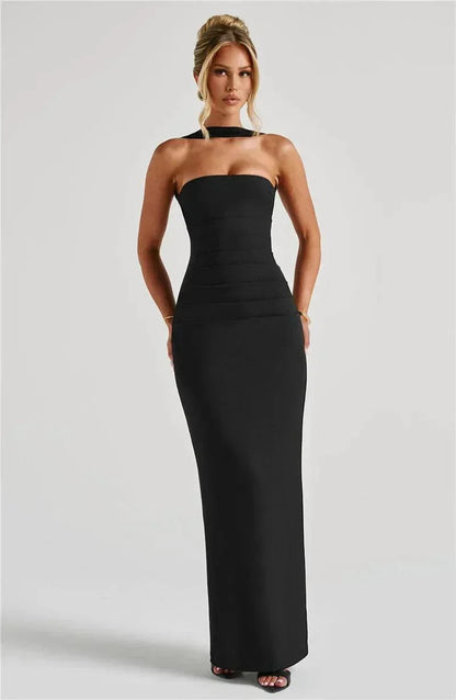 Vestido longo preto cai-cai ajustado com echarpe de chiffon elegante para eventos especiais