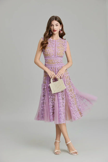 Vestido de festa midi de luxo com bordados florais em malha, decote em O, sem mangas e fecho dourado nas costas