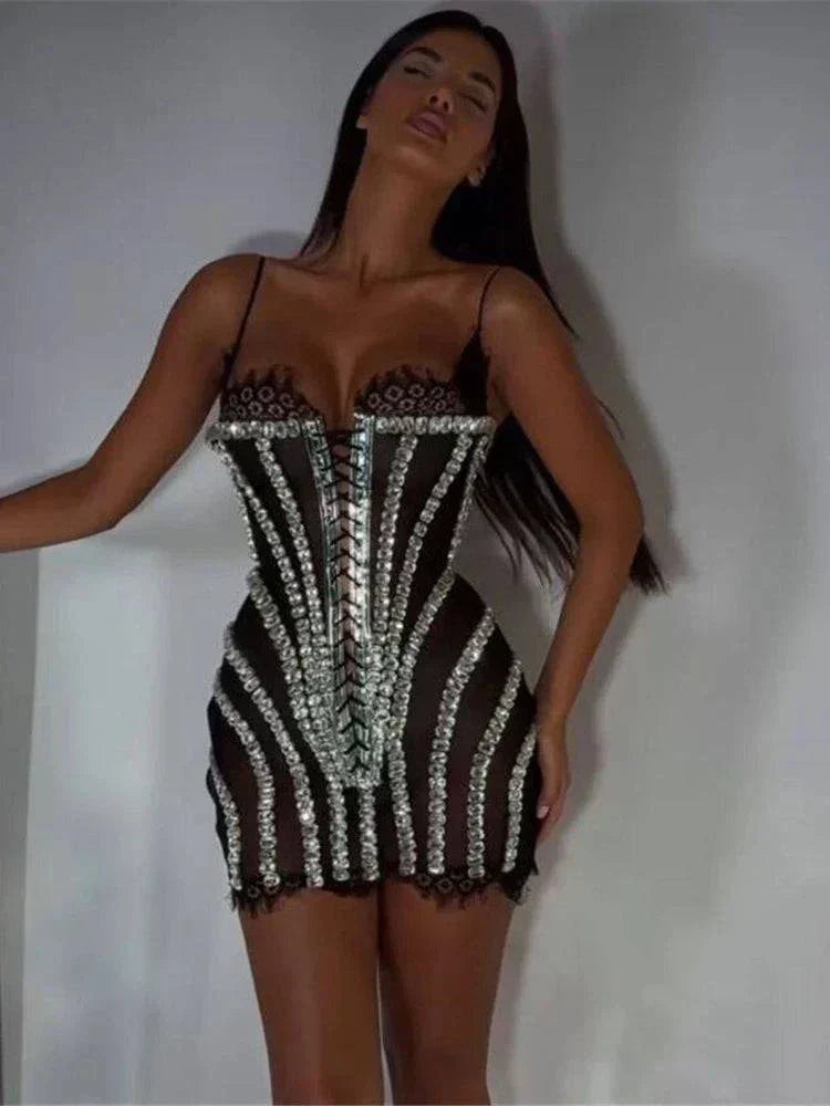 Vestido mini preto bandagem corset com strass e renda delicada para festa