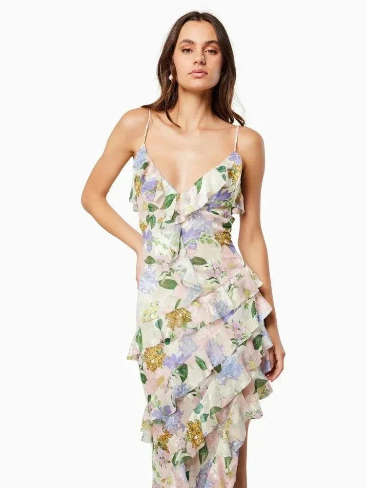 Vestido de praia longo com alças finas, estampado floral e folhos, decote em V, sem mangas para festa na praia.
