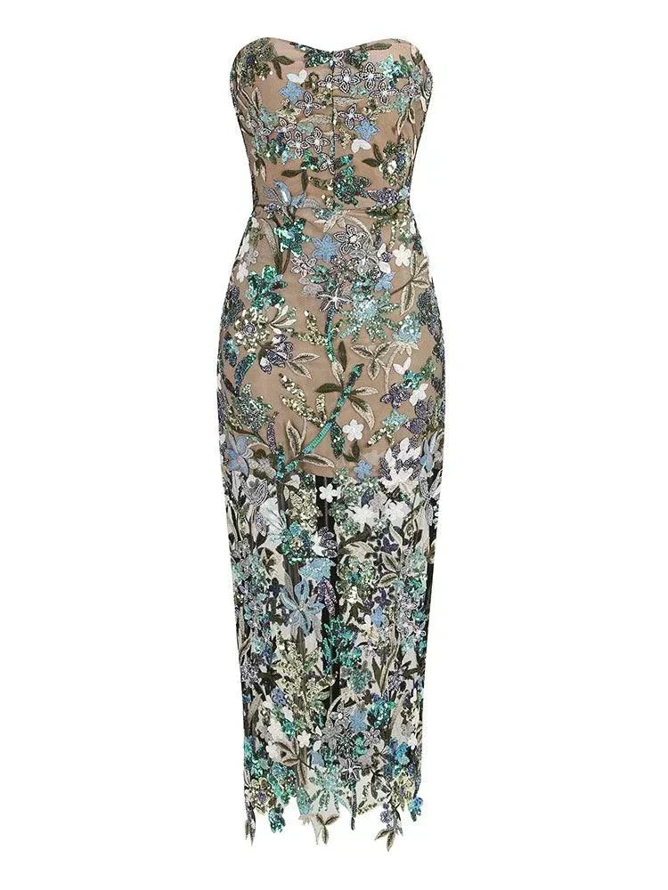 Vestido longo de festa sem alças com bordado floral e lantejoulas, elegante e justo, ideal para cocktail e ocasiões especiais.