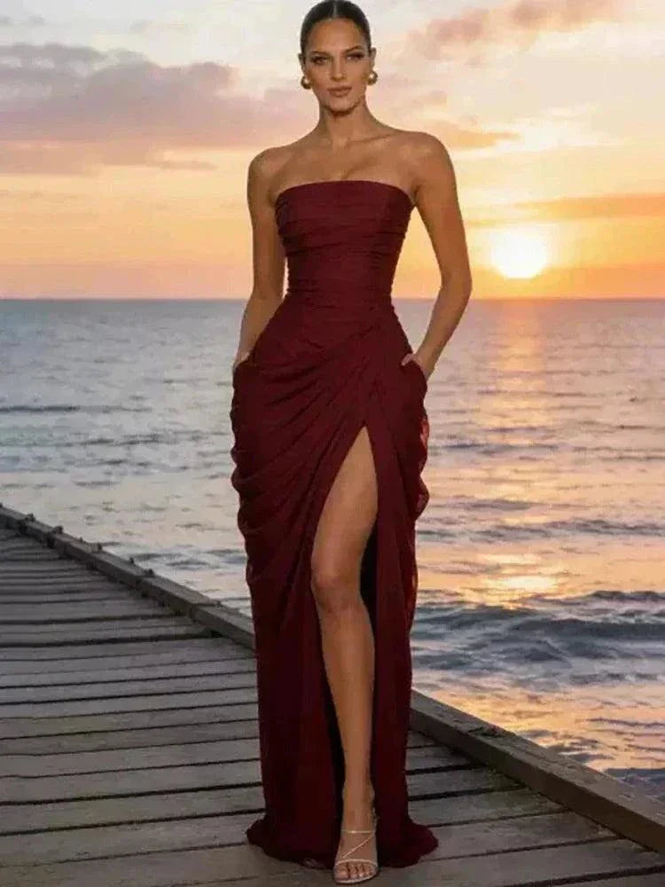 Vestido longo tomara que caia plissado com fenda lateral elegante para festa