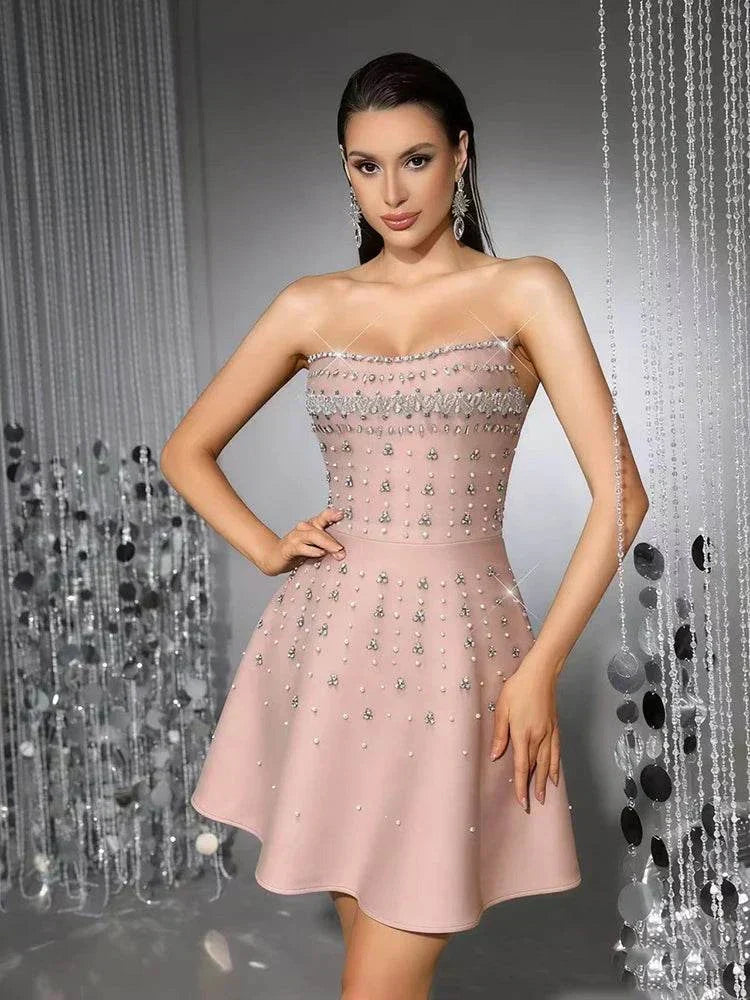 Vestido tomara que caia mini evasê com pedraria e strass para festa e balada