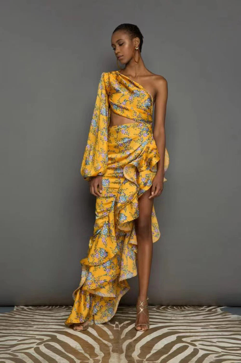 Vestido Longo Estampado de Um Ombro Só com Babados Elegante