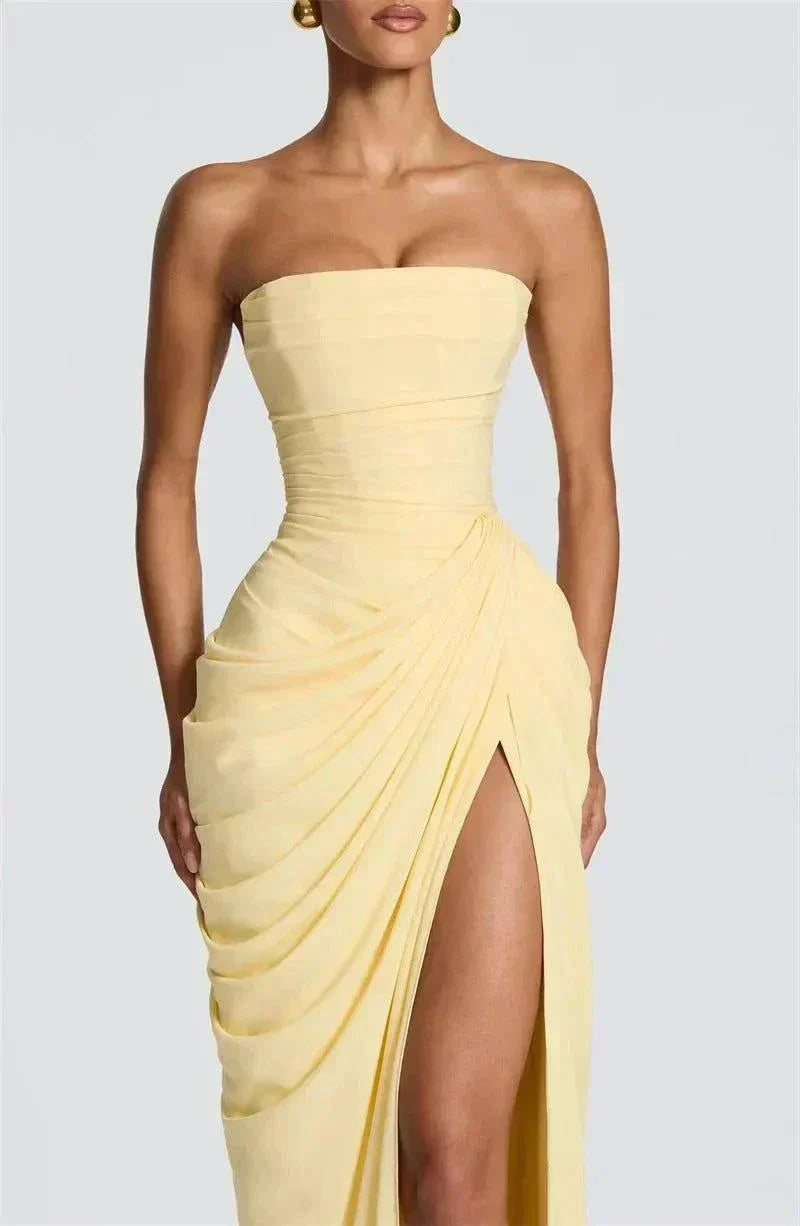 Vestido longo tomara que caia plissado com fenda lateral elegante para festa
