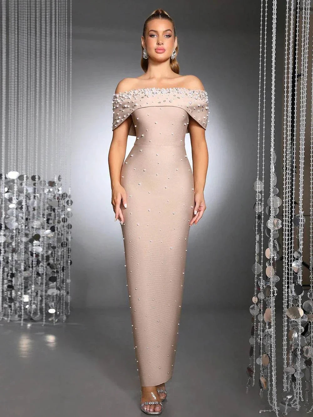 Vestido bodycon longo com pérolas e diamantes, ombros descobertos para festa e celebrações noturnas mulher sexy