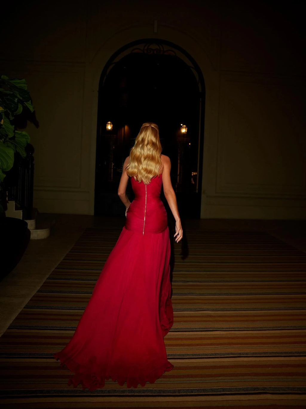 Vestido Sereia Vermelho, Sexy, Sem Alças, Longo e Sem Mangas, Elegante