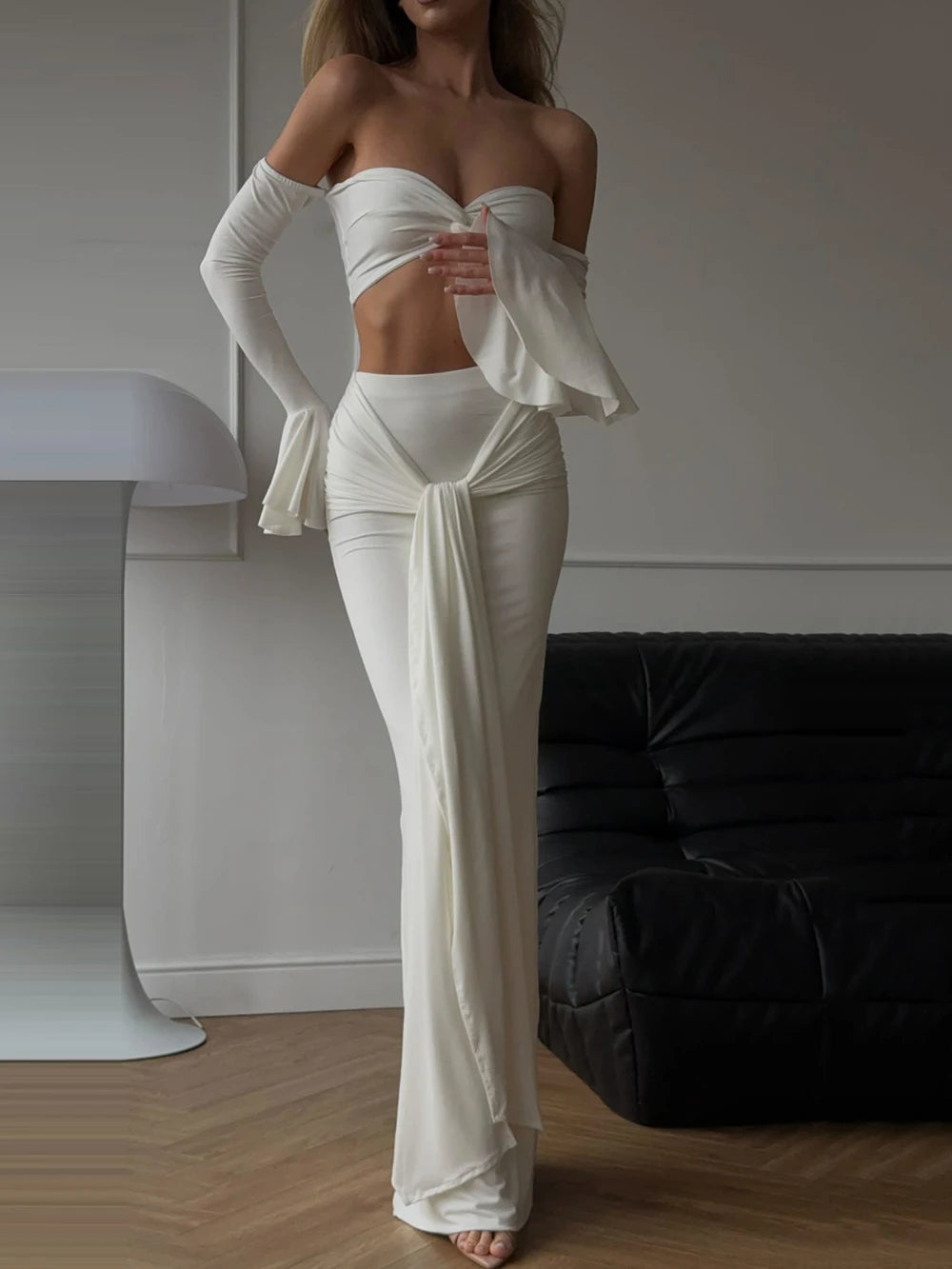 Conjunto Branco de Crop Top Manga Flare e Saia Longa Party