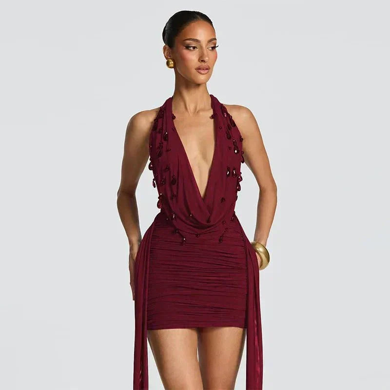 Vestido mini sexy halter com decote em V profundo e costas nuas decorado com cristais em formato de gota