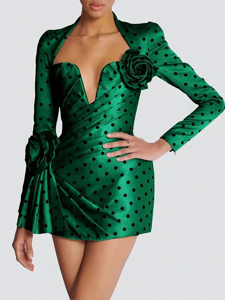 Vestido mini feminino com decote em V e pregas, flores e padrão de bolinhas para festas e coquetéis