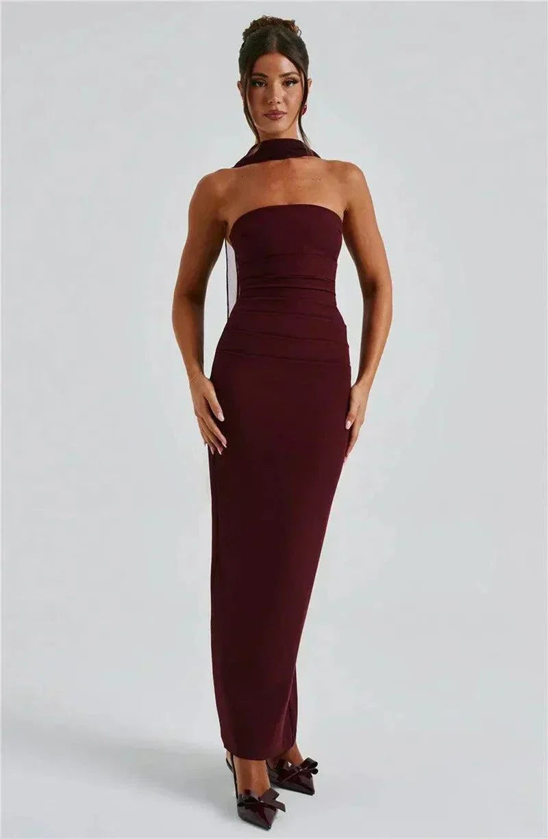 Vestido longo preto cai-cai ajustado com echarpe de chiffon transparente