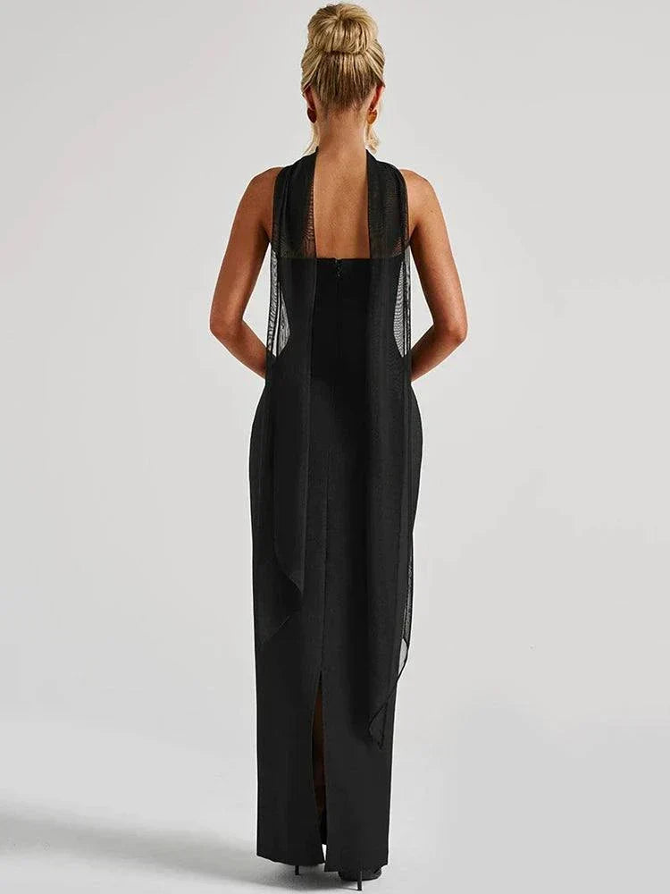 Vestido longo preto cai-cai ajustado com echarpe de chiffon para eventos elegantes