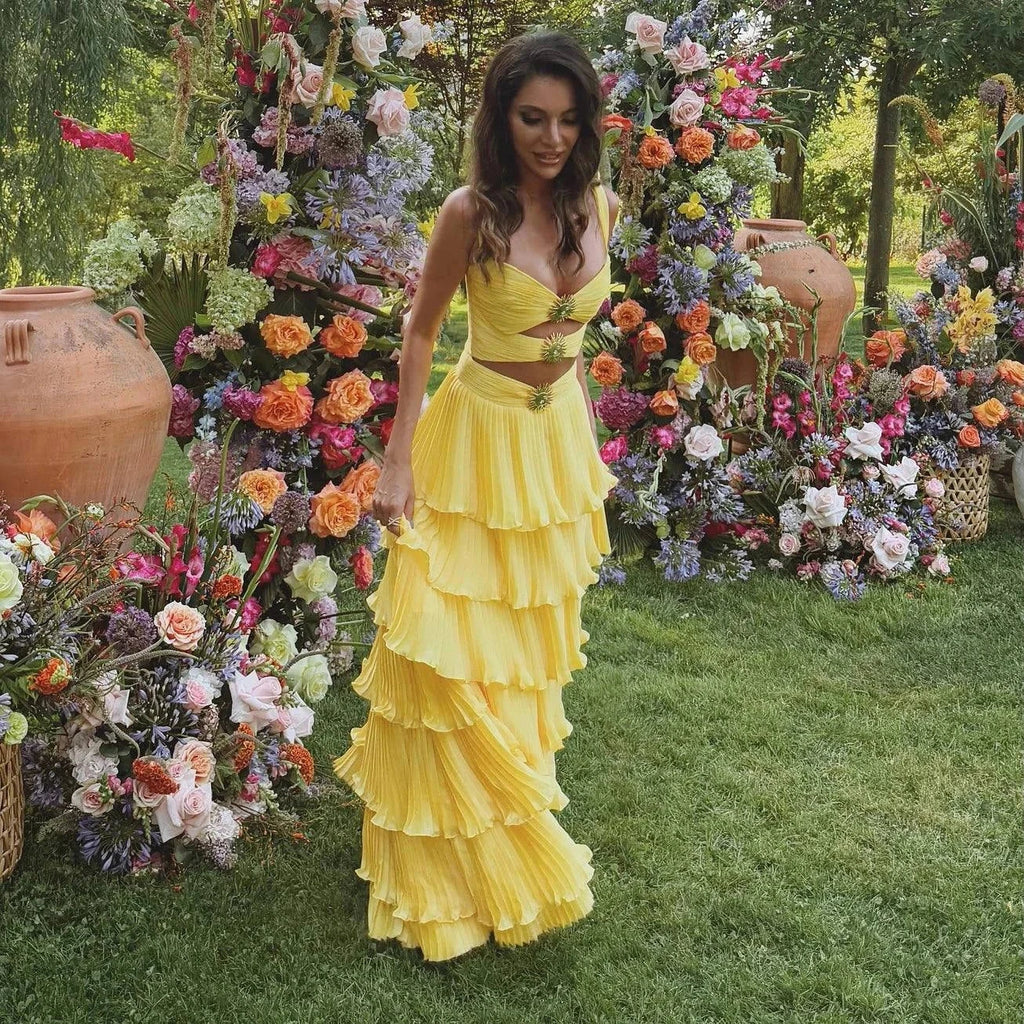Vestido longo acetinado amarelo e azul sem mangas para verão com brilho subtil e saia plissada