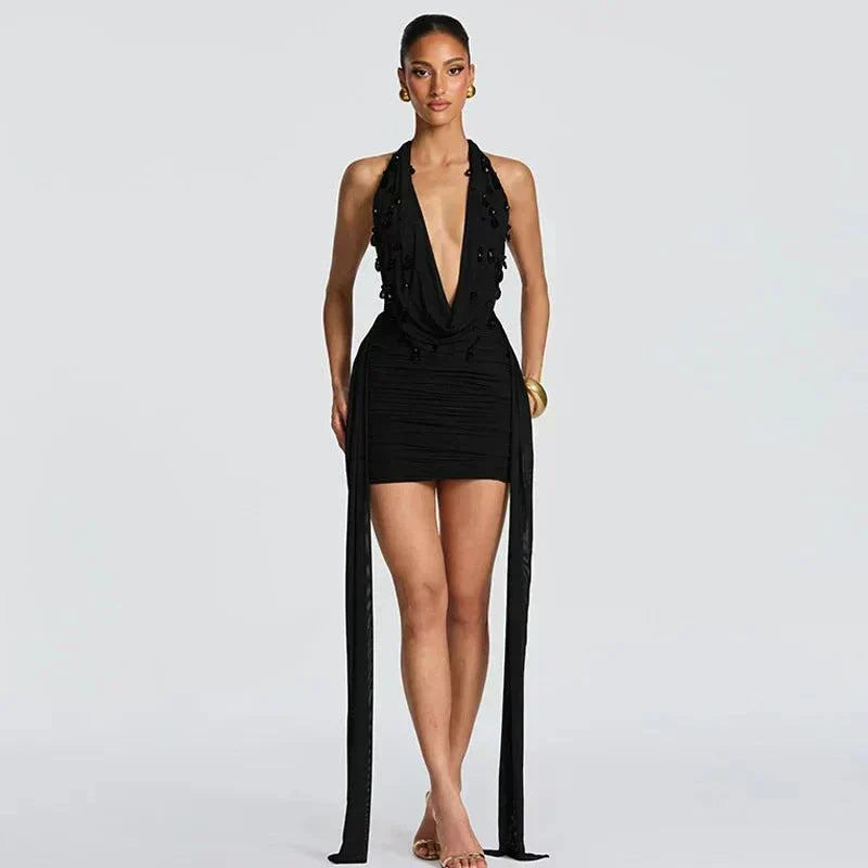 Vestido mini feminino halter com decote em V profundo e costas descobertas para festa
