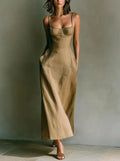 Vestido Midi Elegante de Alcinha com Modelagem Justa e Costas Abertas