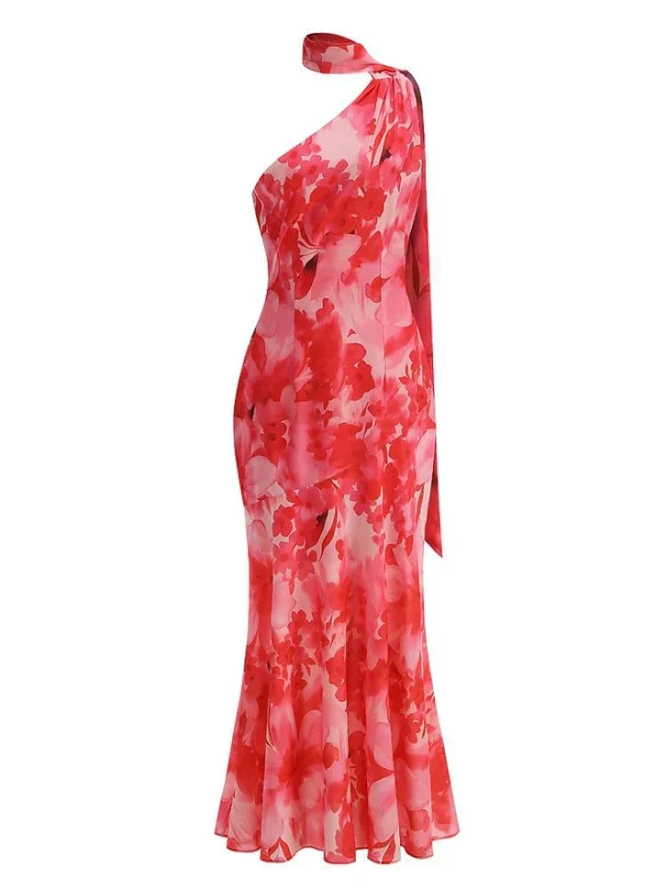 Vestido longo floral rosa com gola assimétrica e echarpe elegante para eventos de verão