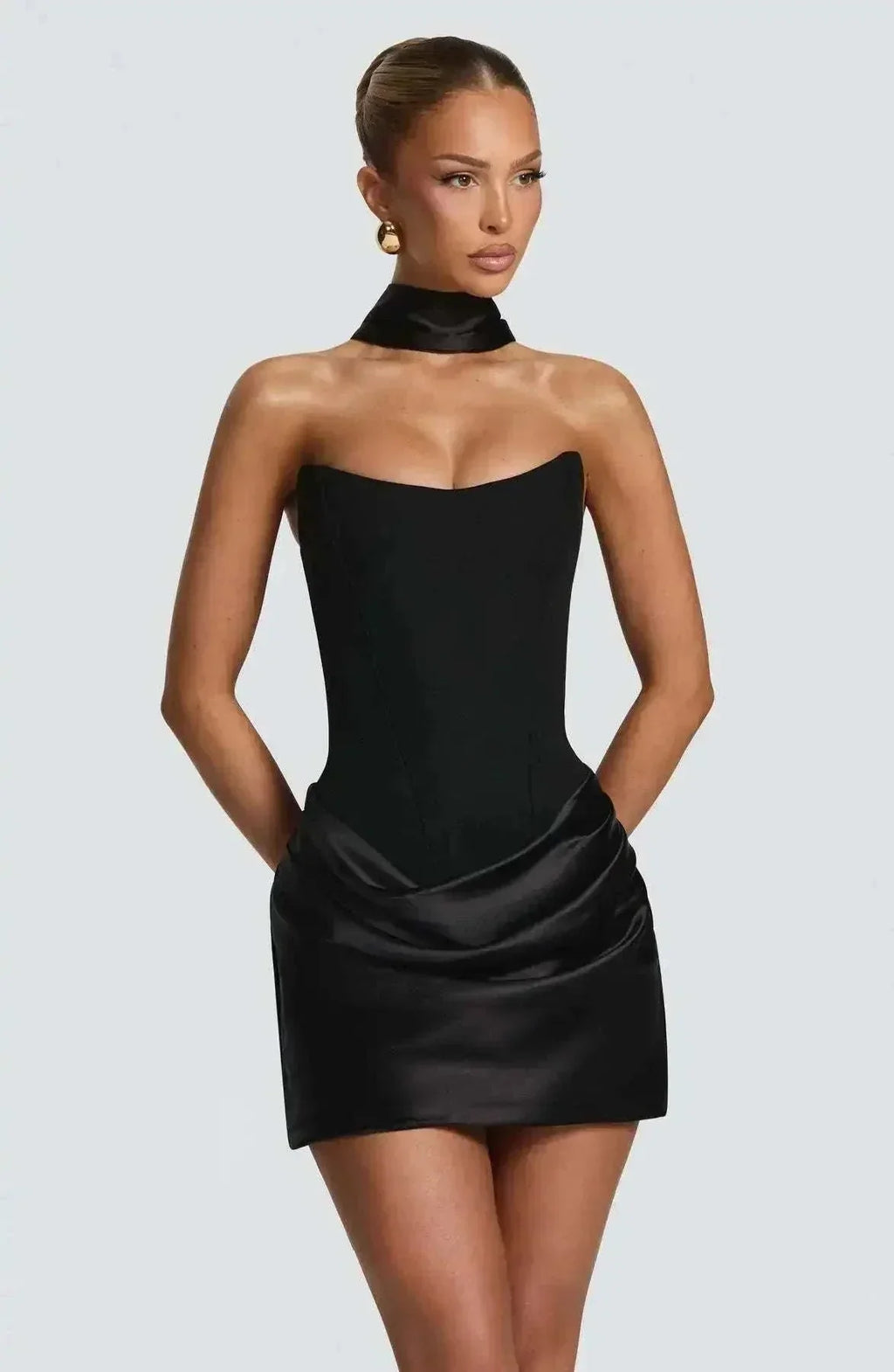 Vestido justo plissado patchwork sem alças para festa