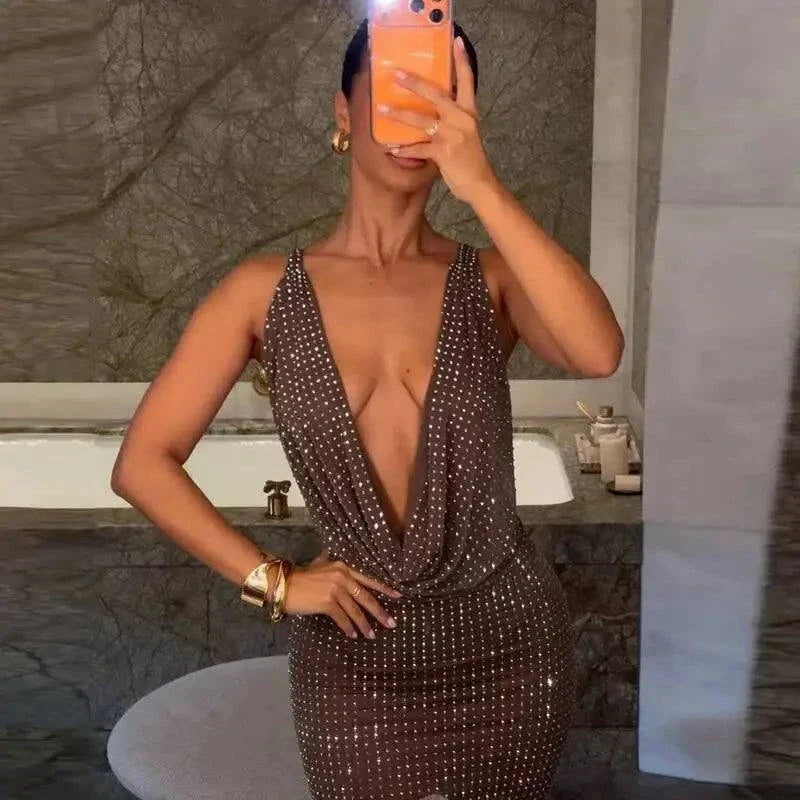 Vestido maxi senhora sem mangas com decote em V profundo e design sereia para festa formal
