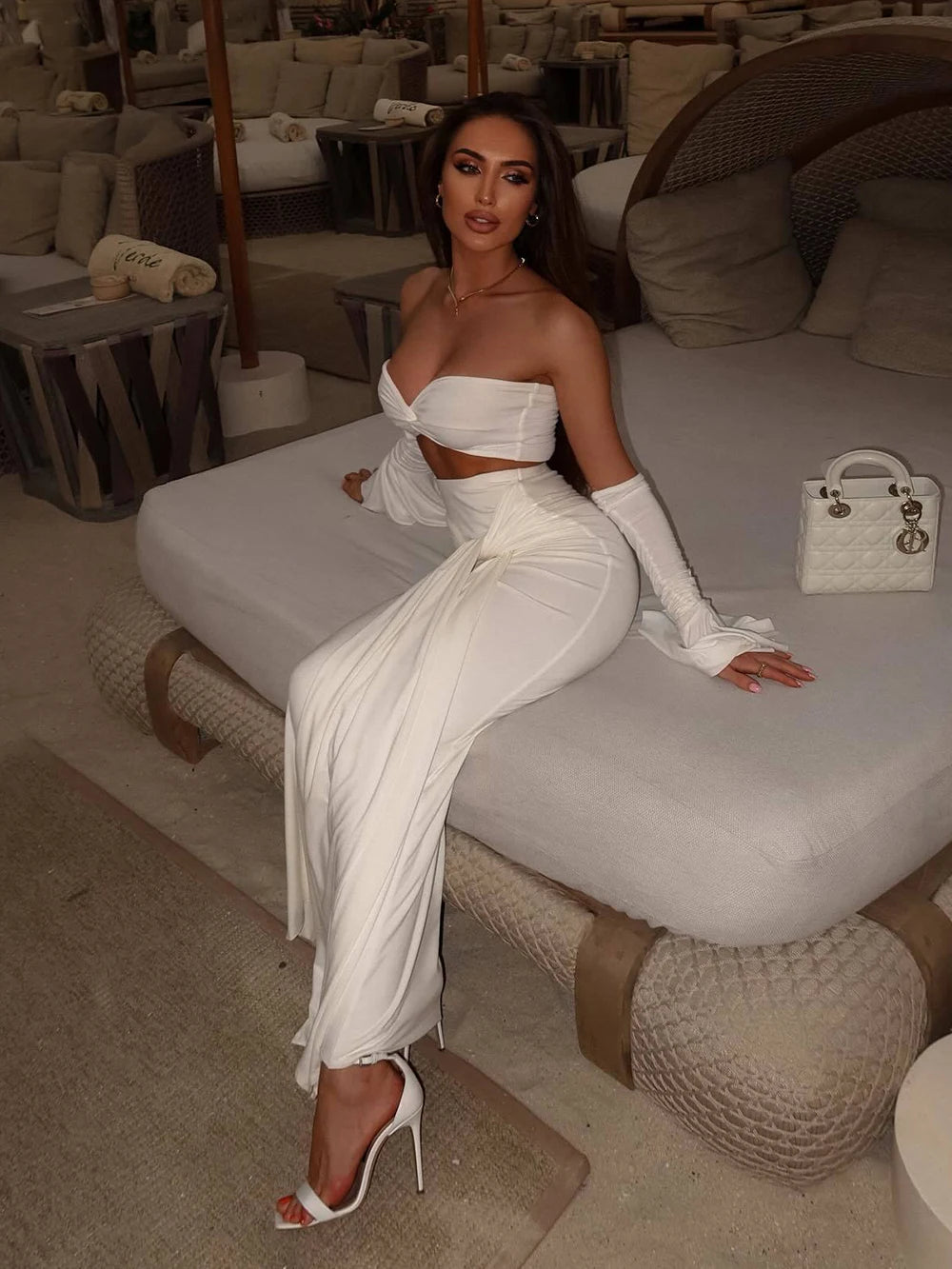 Conjunto Branco de Crop Top Manga Flare e Saia Longa Party
