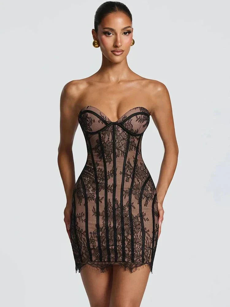 Vestido mini sem costura para festa com renda e design sereia
