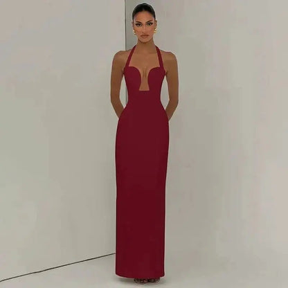 Vestido Longo Halter Justo com Decote Profundo e Recortes Elegant Niquice