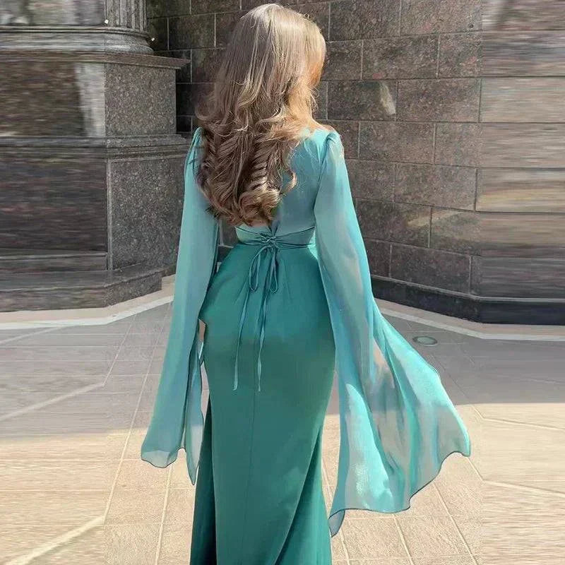 Vestido de noite longo em cetim com mangas morcego e pregas elegante para festa