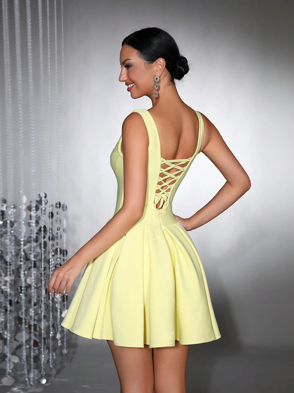 Vestido Bandage Amarelo Curto Plissado de Alcinha | Sexy Club