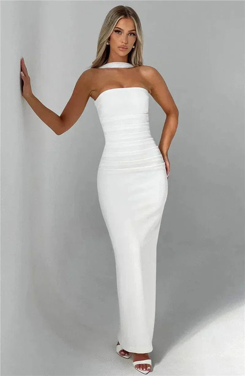 Vestido longo preto cai-cai ajustado com echarpe de chiffon fluida elegante