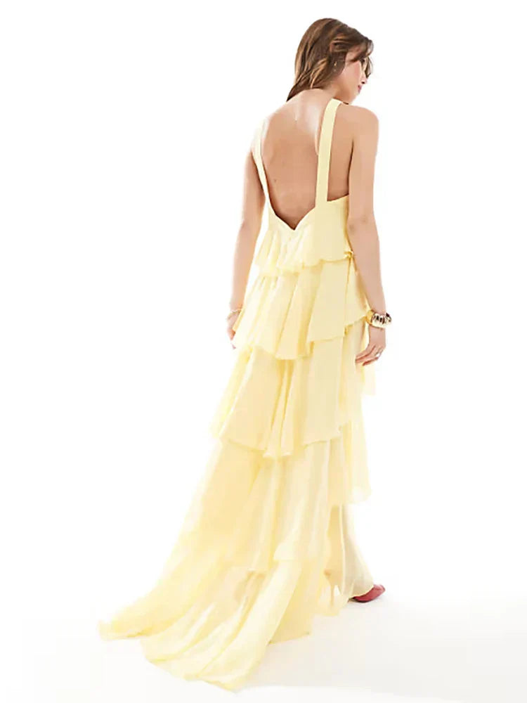 Vestido amarelo sexy com decote halter, folhos florais e corte evasé, sem mangas, para festa de praia e noite verão.
