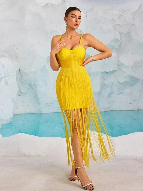 Vestido bandagem amarelo de mulher com alças finas e franjas para cocktail e festas