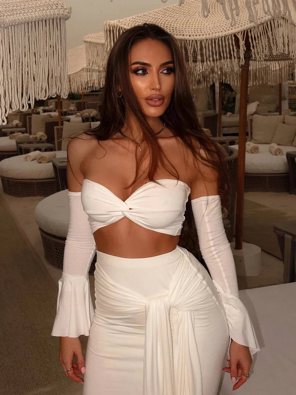 Conjunto Branco de Crop Top Manga Flare e Saia Longa Party