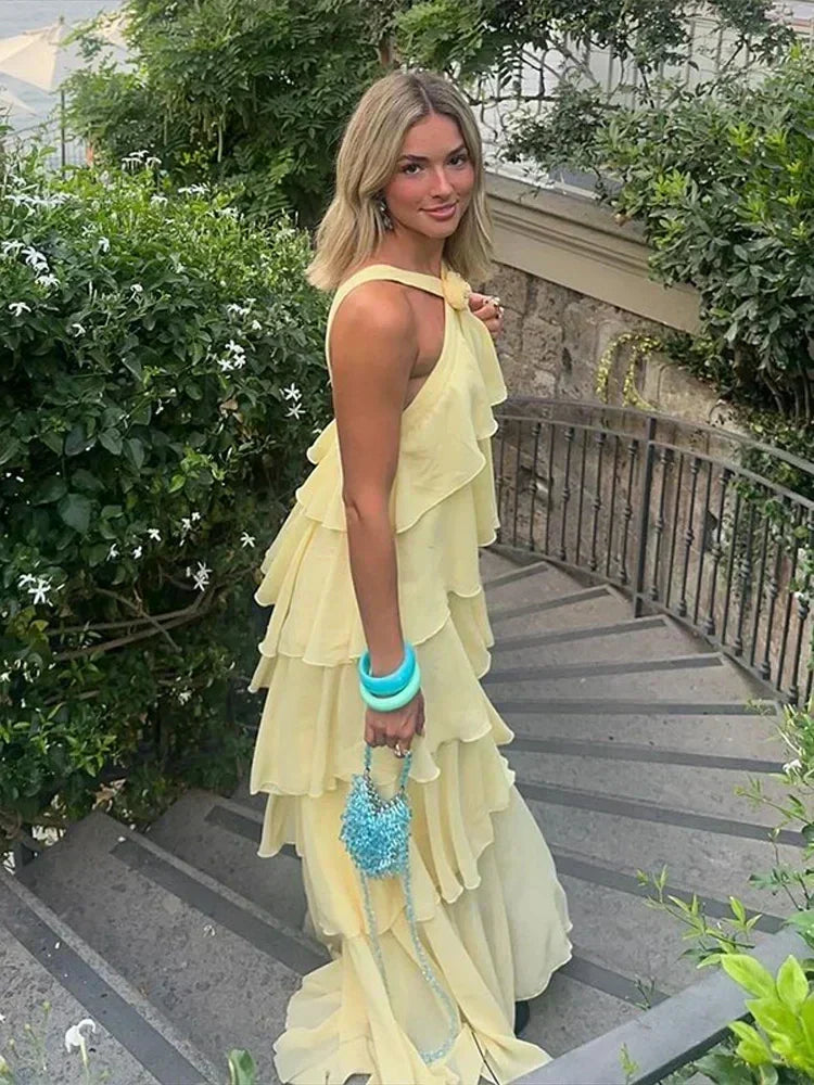 Vestido amarelo longo com decote halter sexy, flores e folhos, sem mangas e costas abertas, ideal para verão e festas na praia