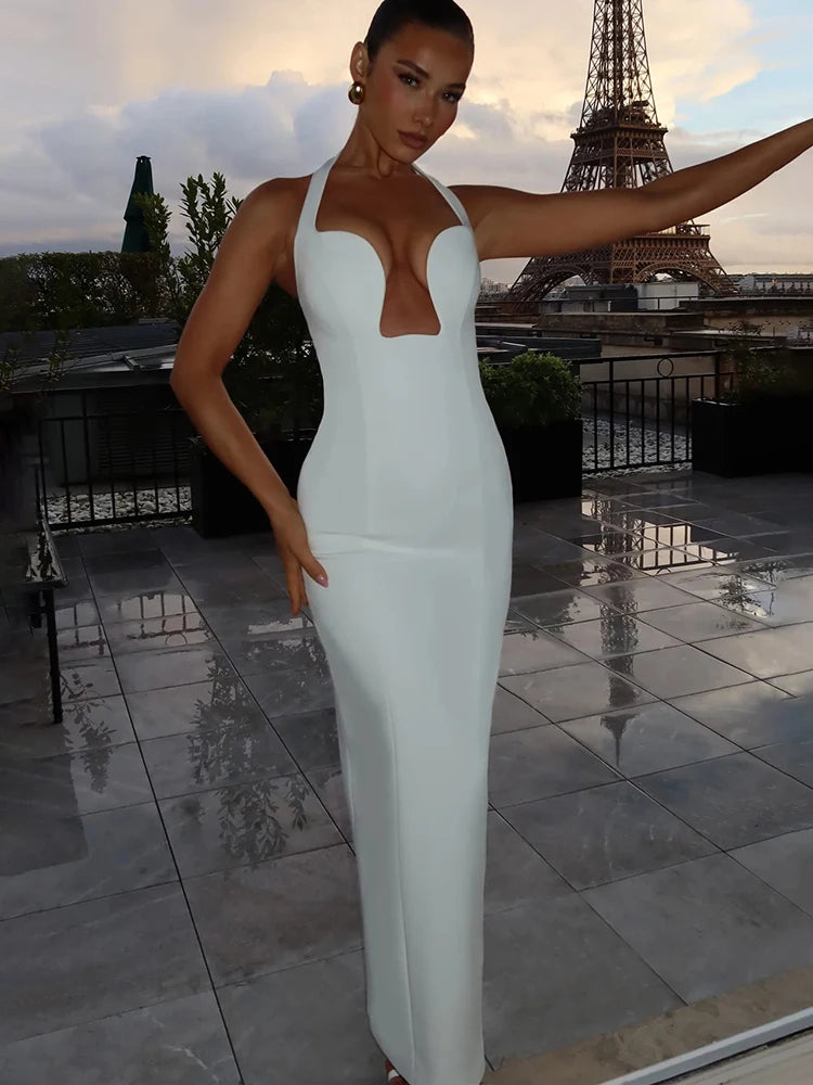 Vestido Longo Halter Justo com Decote Profundo e Recortes Elegant