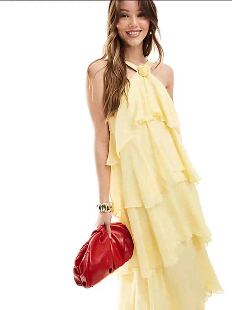 Vestido amarelo sexy com decote halter, folhos e costas abertas para festa de verão