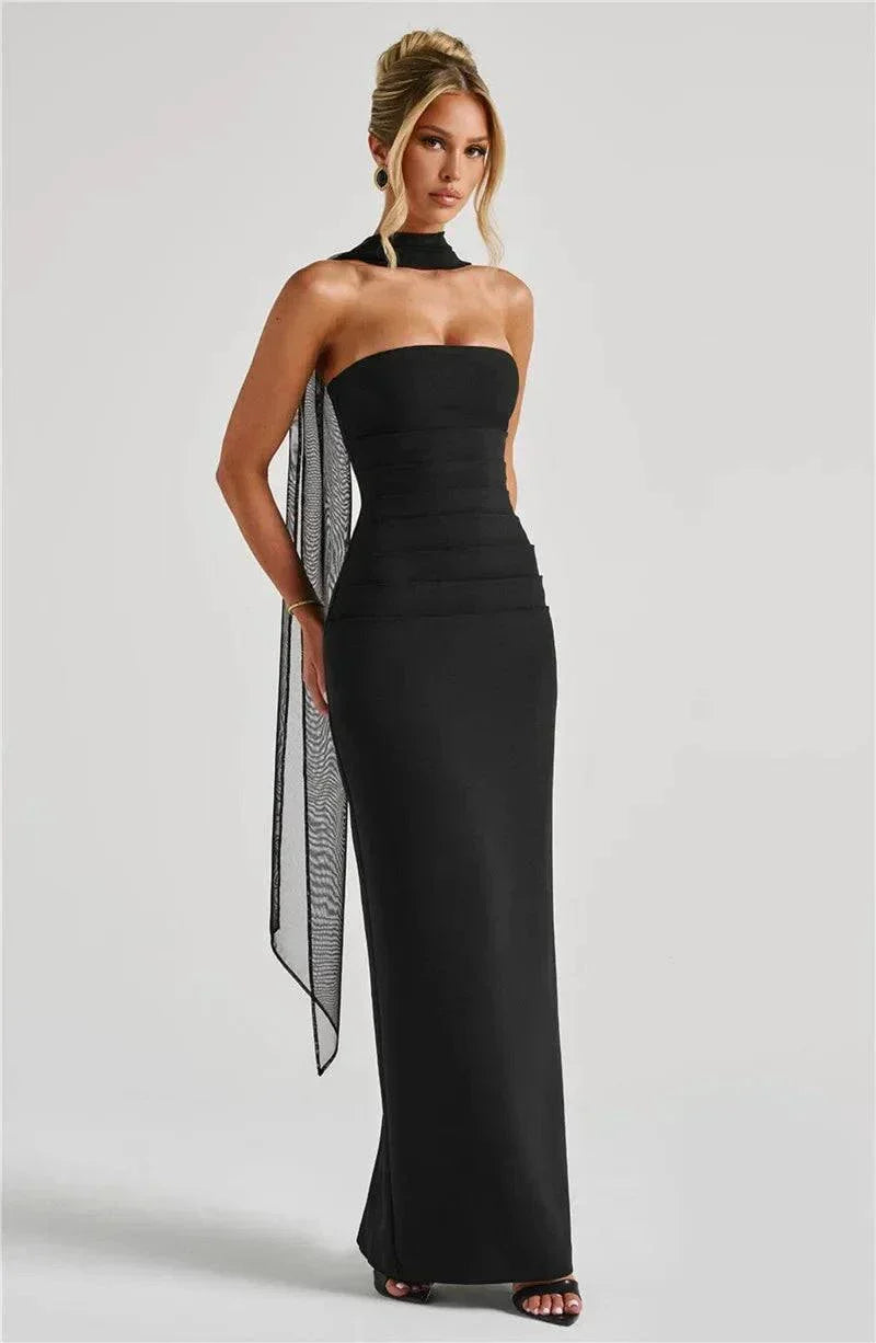 Vestido longo preto cai-cai ajustado com echarpe de chiffon elegante para ocasiões formais