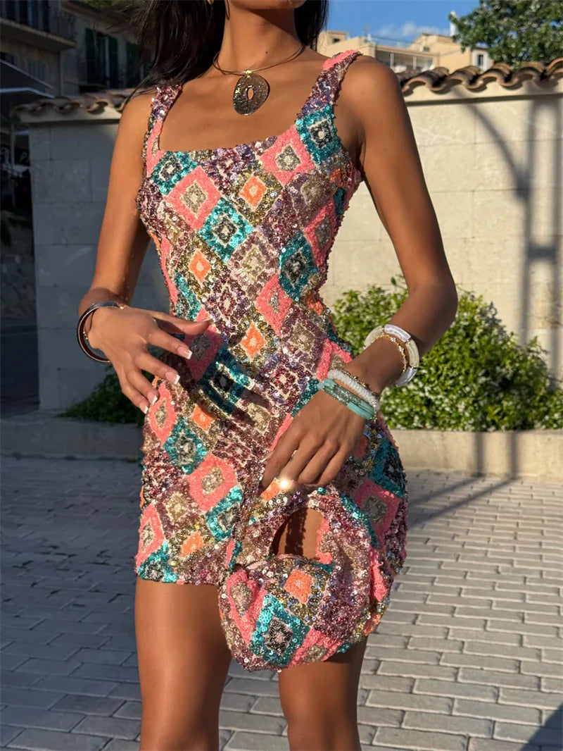 Vestido Curto de Lantejoulas Multicolorido com Costas Abertas