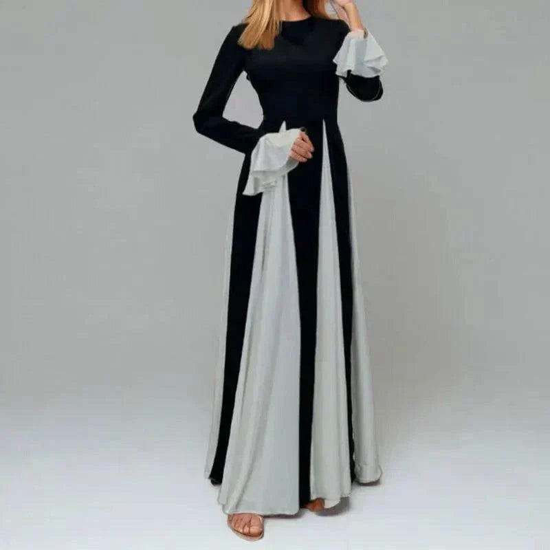 Vestido de férias bicolor preto e branco com corpete justo e saia fluida elegante