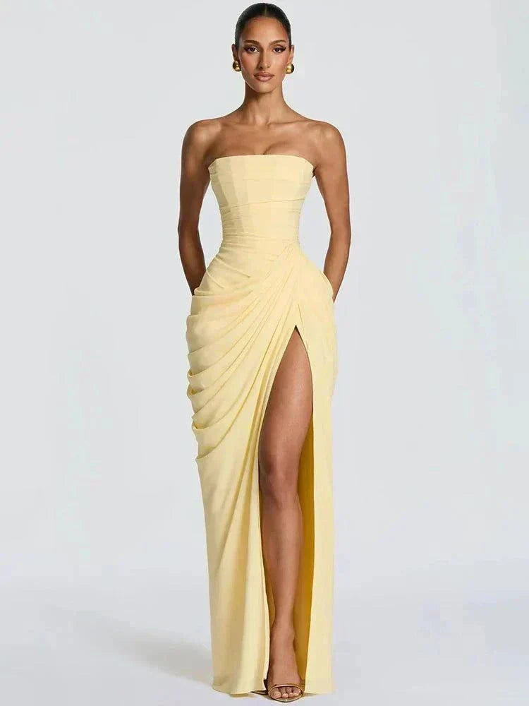 Vestido longo tomara que caia plissado com fenda lateral elegante para festa