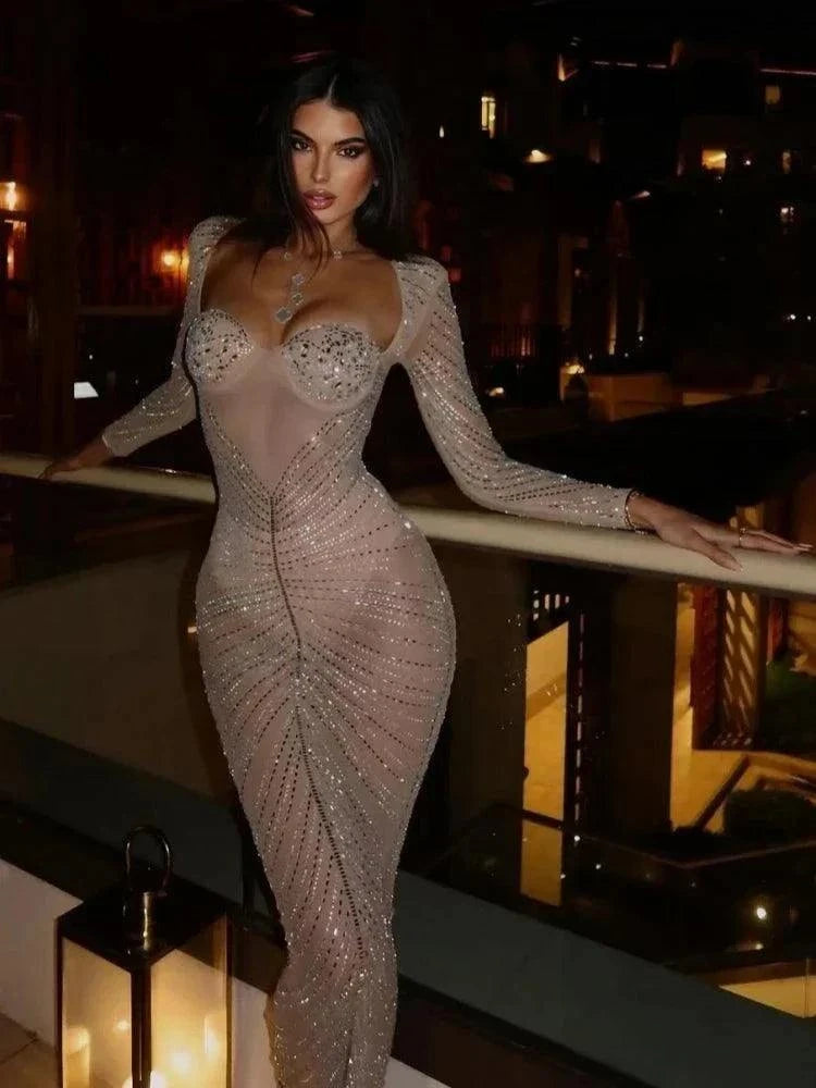 vestido longo transparente em tule bege com strass e mangas compridas para ocasiões elegantes