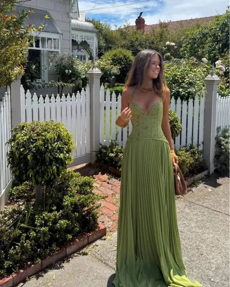 Vestido longo frente única verde com corset vintage e saia plissada elegante para eventos formais de verão