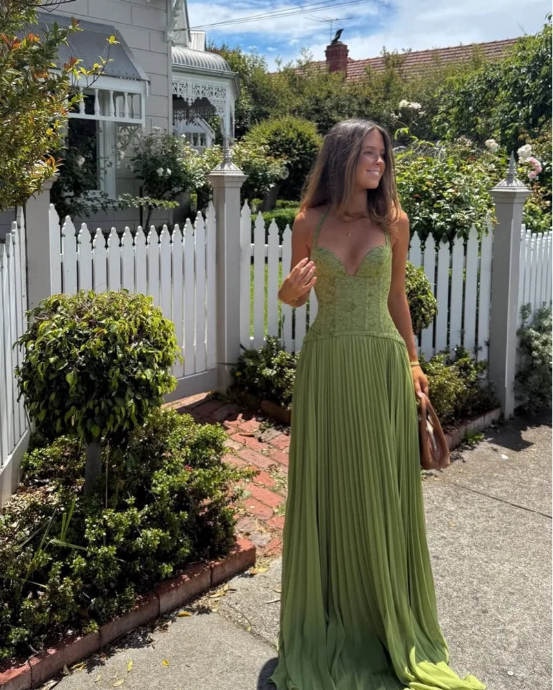 Vestido Longo Frente Única com Corset Vintage e Saia Plissada - Verde