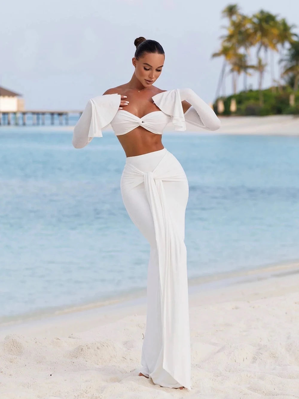Conjunto Branco de Crop Top Manga Flare e Saia Longa Party