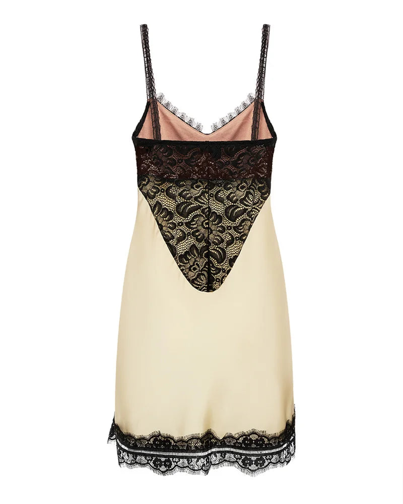Vestido Curto de Cetim Sexy com Renda Contrastante e Alças Finas